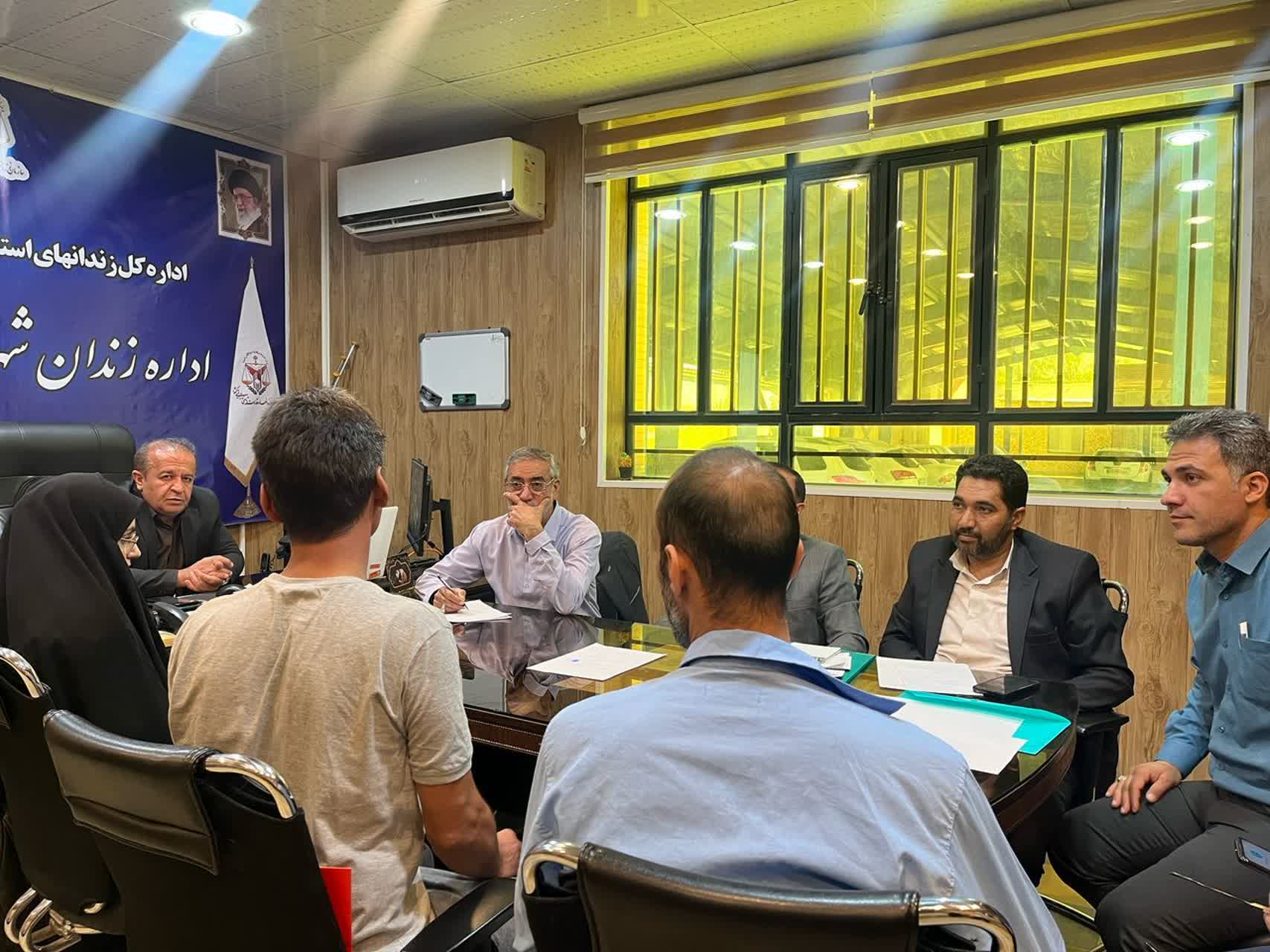 میز خدمت مدیر نمایندگی ستاد دیه با زندانیان غیر عمد گچسارانی