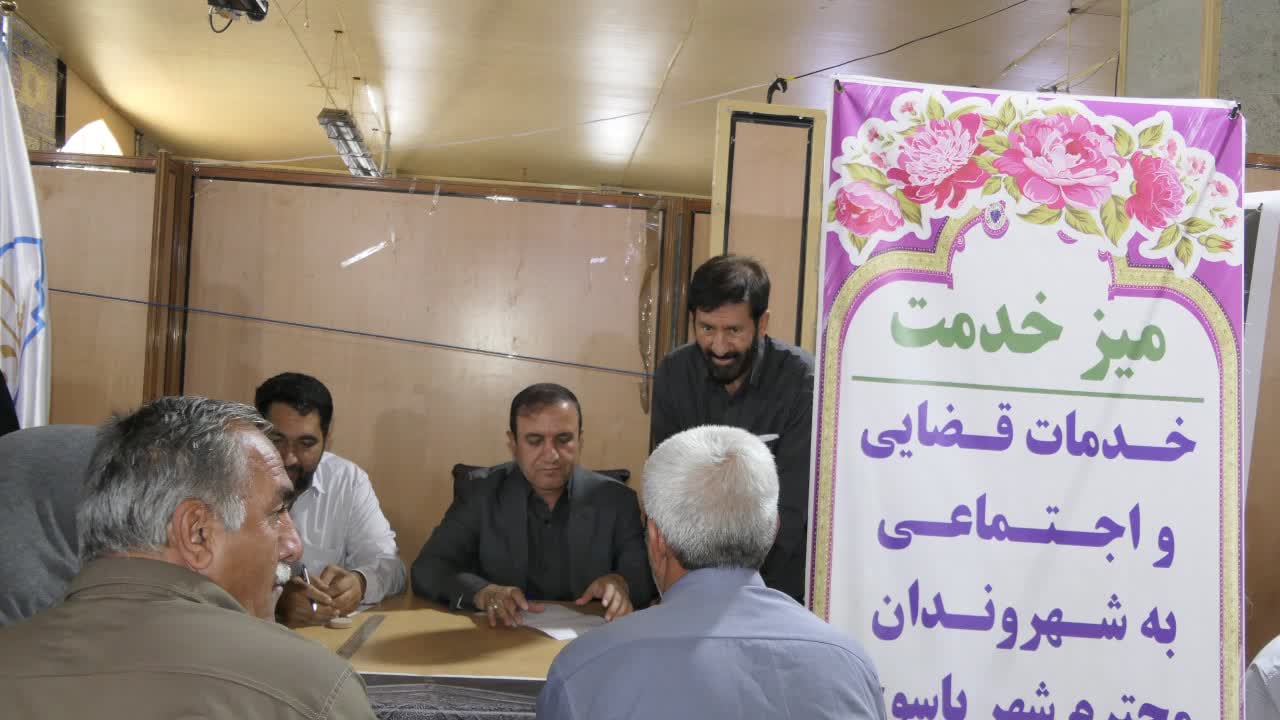 میز خدمت مسؤلین ستاد دیه در مصلی نماز جمعه یاسوج