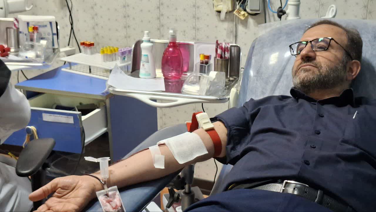 اهدای خون مدیر و کارکنان نمایندگی ستاد دیه کهگیلویه و بویراحمد در پاسداشت هفته قوه قضائیه